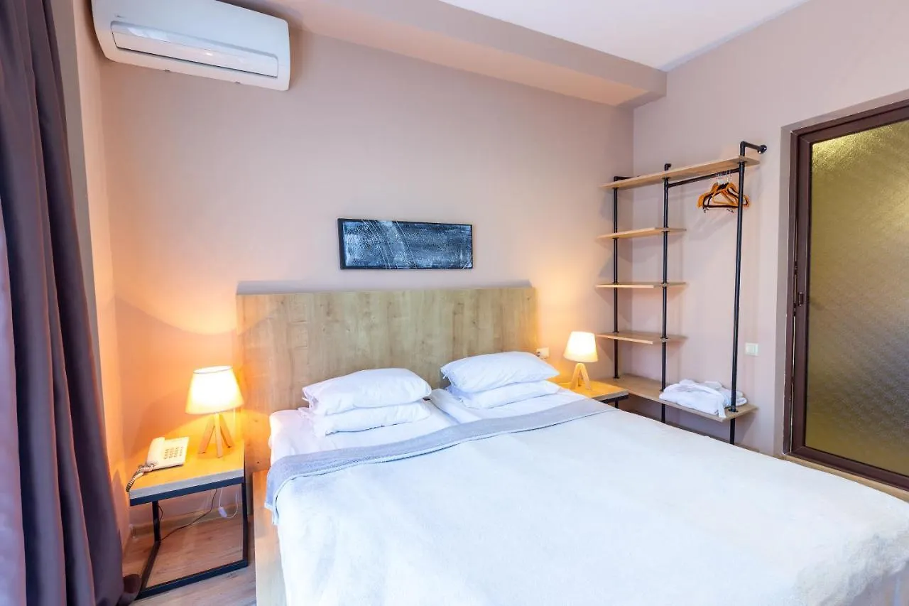 Hotel N16 Μπατούμι