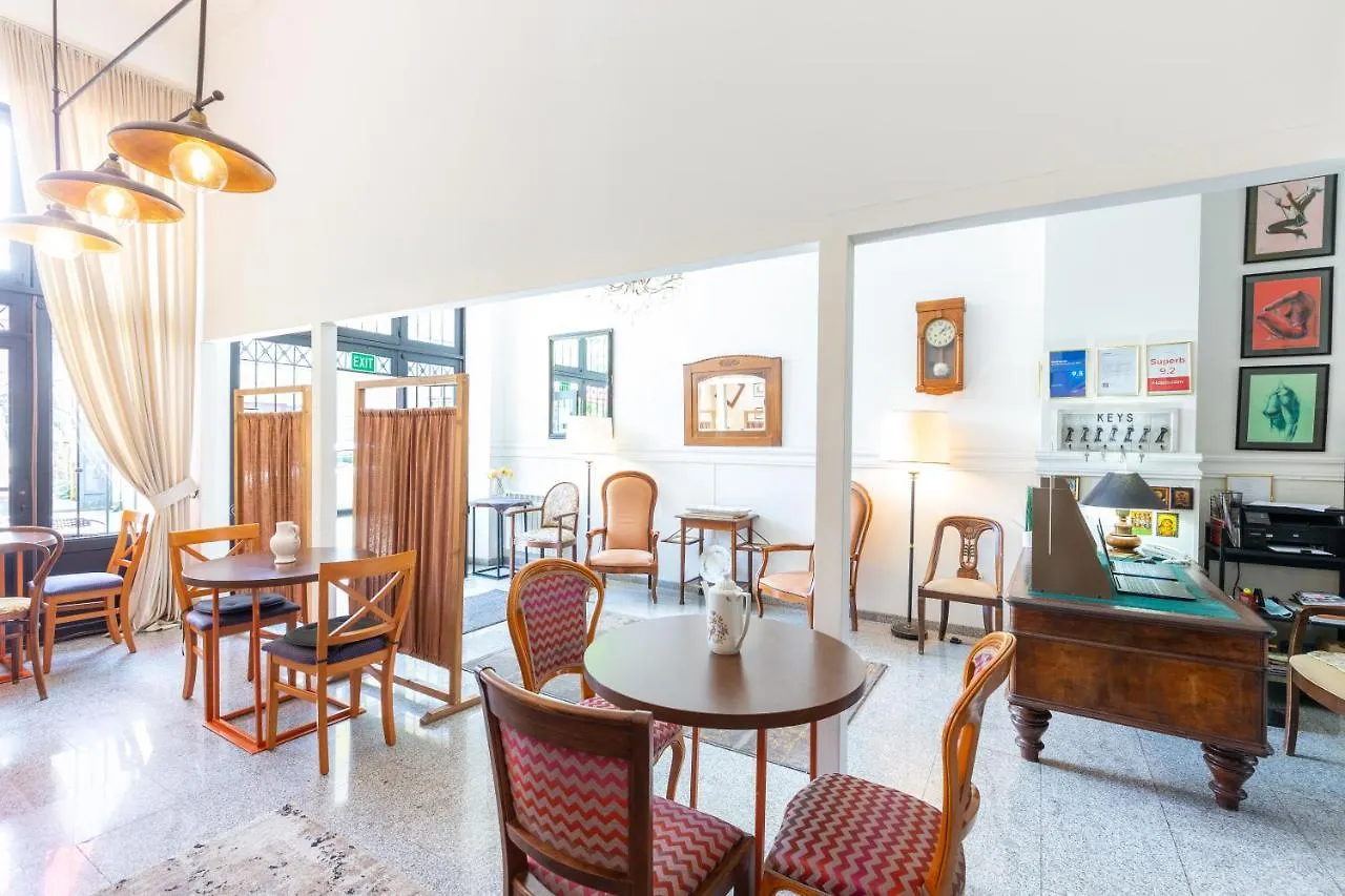 Hotel N16 Μπατούμι