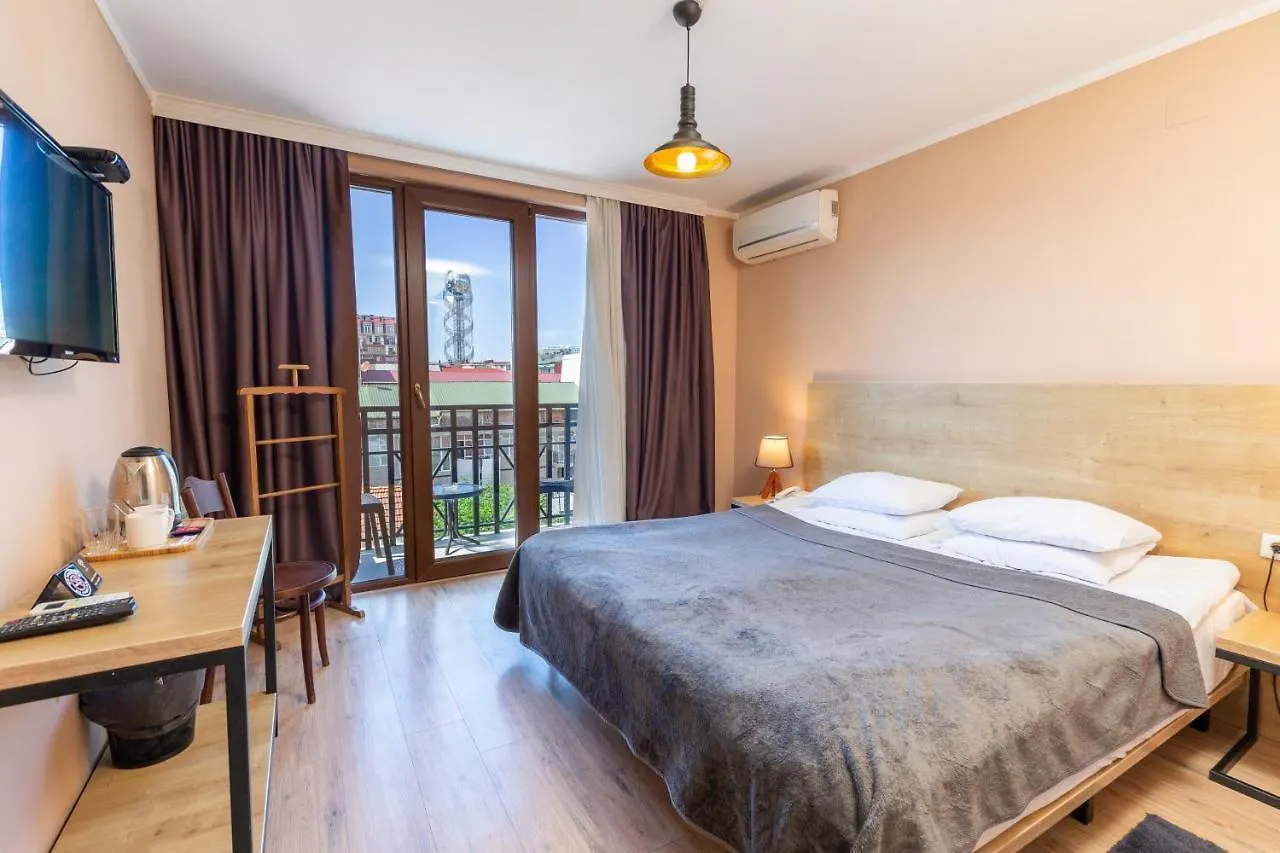 Hotel N16 Μπατούμι