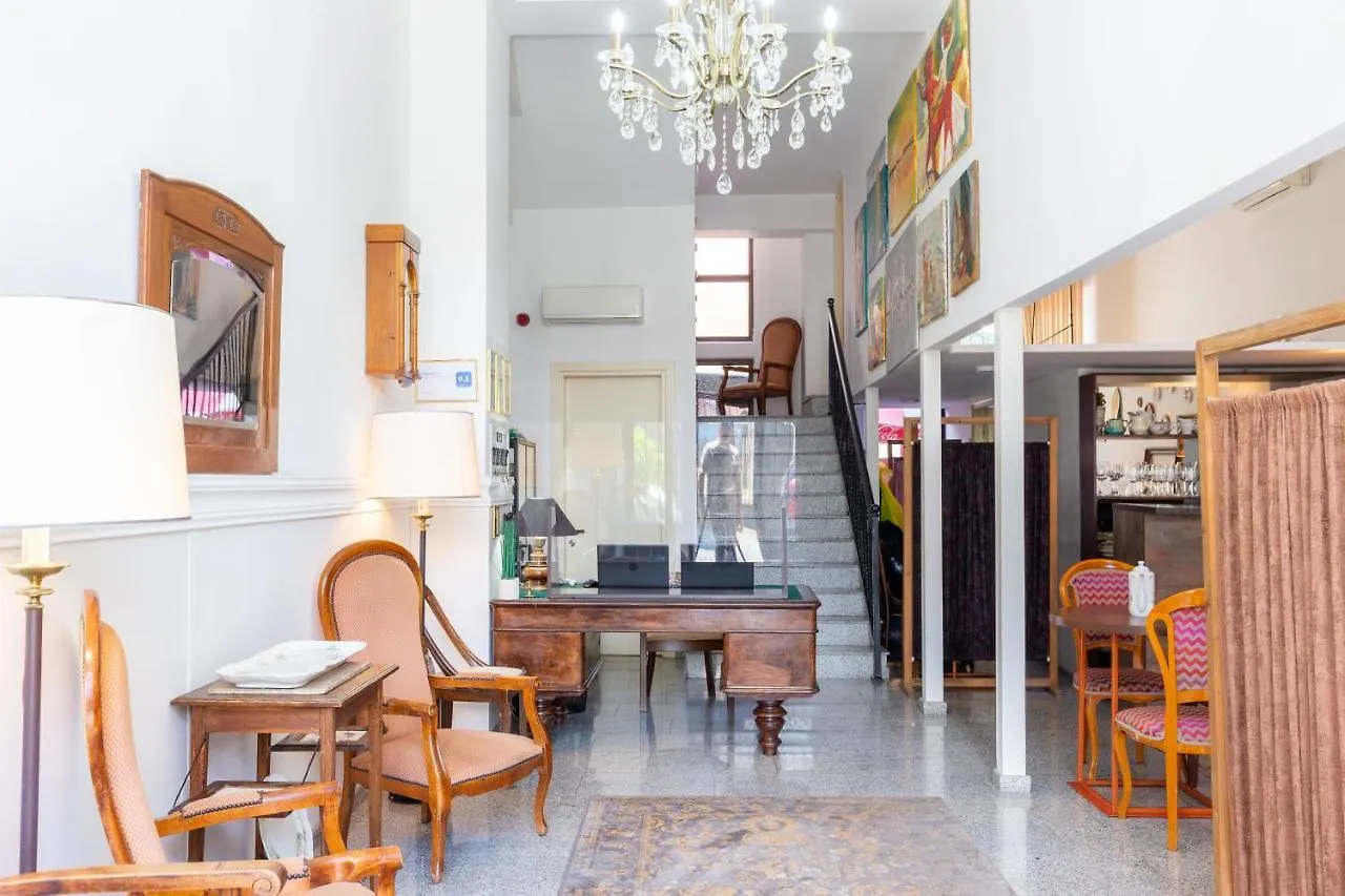 Hotel N16 Μπατούμι