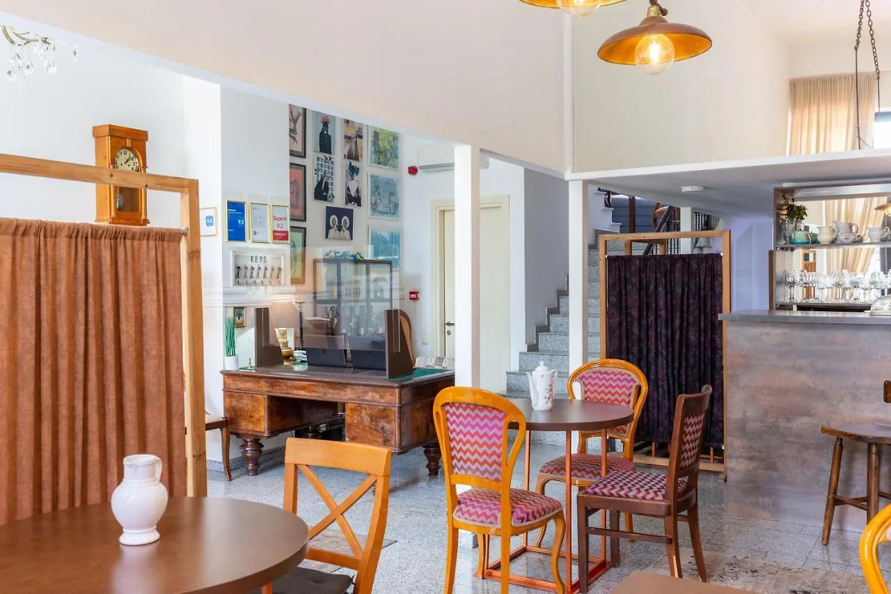 Hotel N16 Μπατούμι 3*,